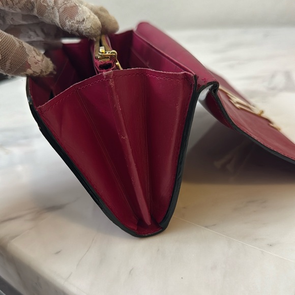 Authentic Louis Vuitton Portefeiulle Louise Patent Leather Long Bifold Wallet - Picture 12 of 16